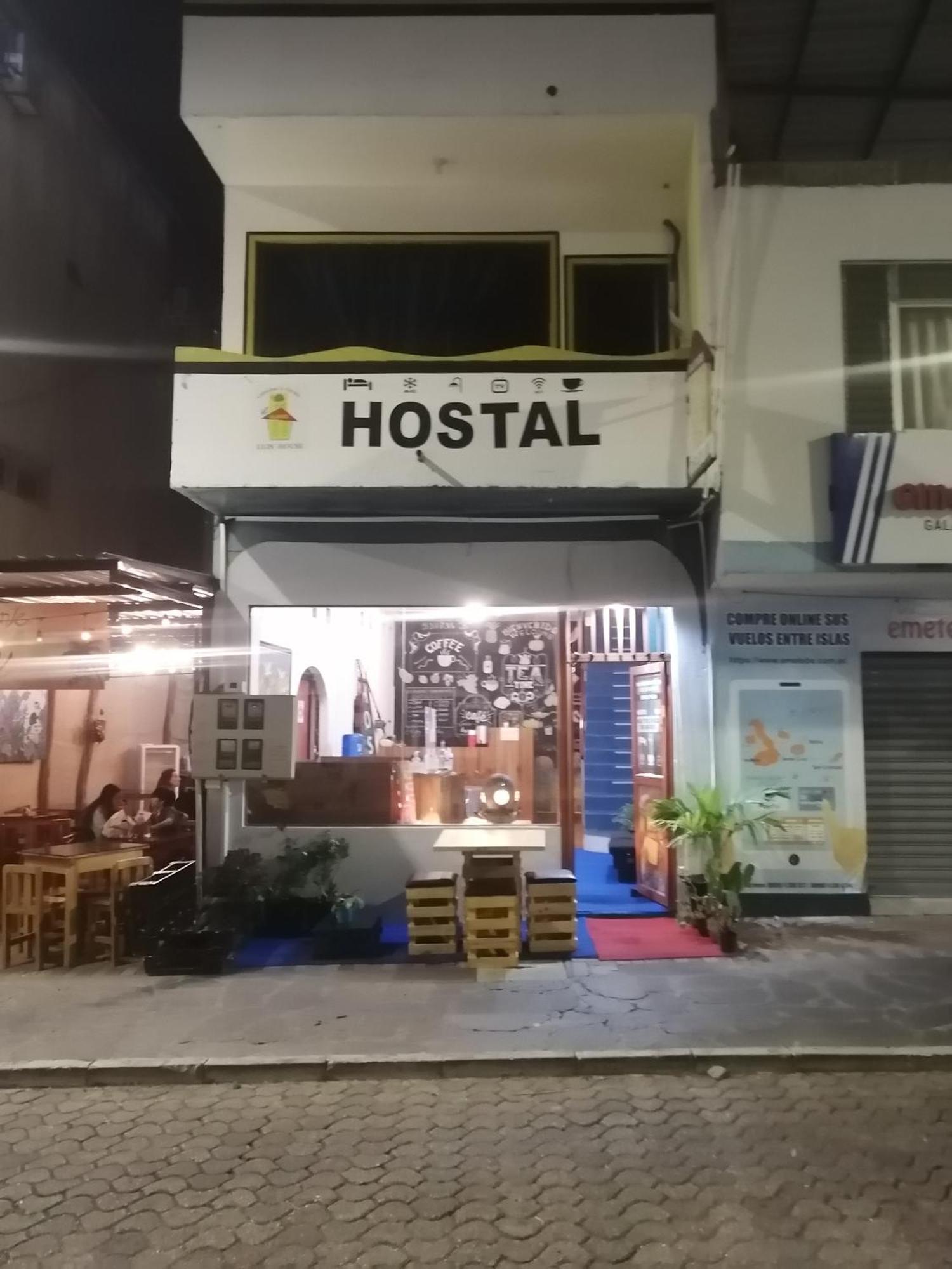 Hostal La Casa De Luis Puerto Baquerizo Moreno Exterior photo