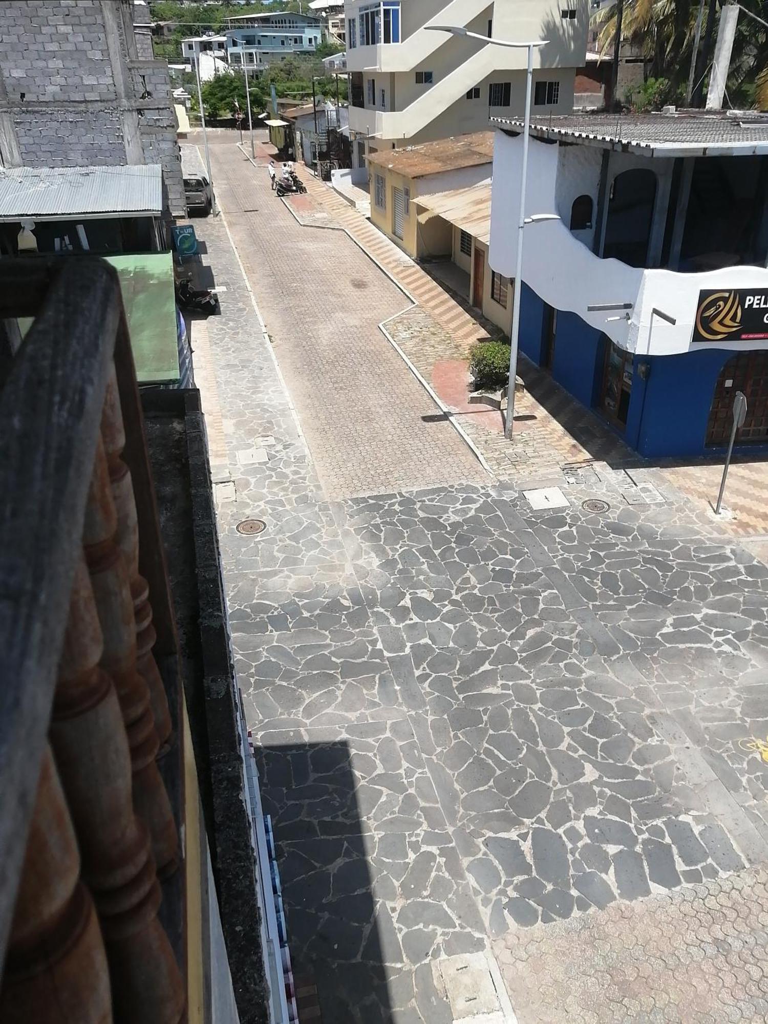 Hostal La Casa De Luis Puerto Baquerizo Moreno Exterior photo